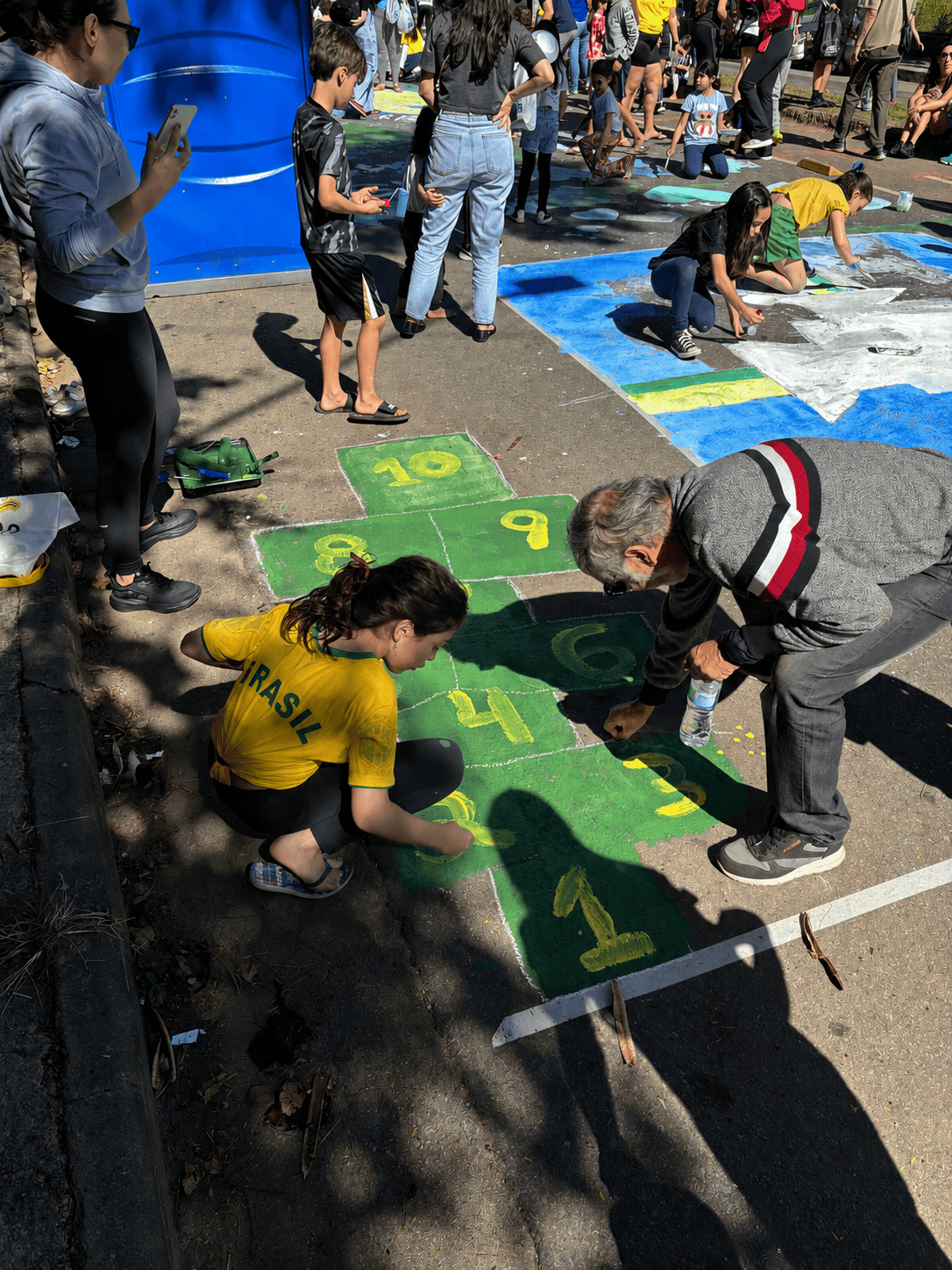 VPR Imóveis resgata tradição de pintar rua na Copa