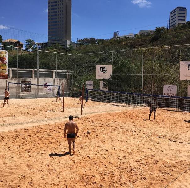 Futevôlei em BH: 4 arenas para se sentir nas areias da praia